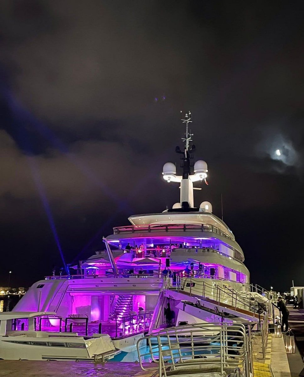 CandyIrmef's tweet image. There is only what you can&apos;t think of, there is nothing you can&apos;t do, the city that never sleeps