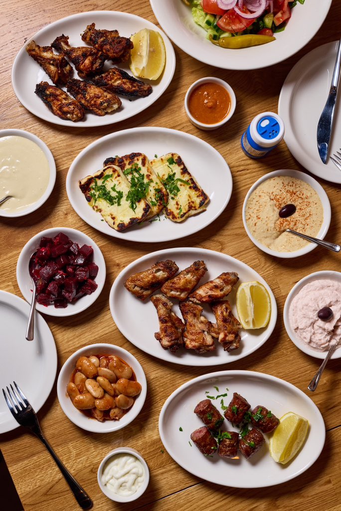 The best kind of dinner is when you order a little bit of everything and have yourself a Greek meze.🥙🍋