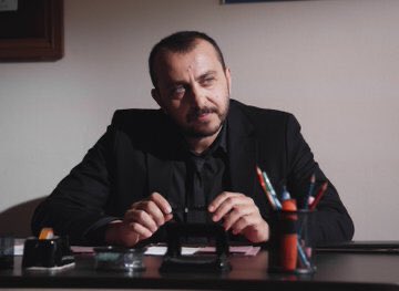 solaksin_sen's tweet photo. şimdi burda olsa derdi ki;
“ulan sen odun kafalı mısın, mal mısın?” ya da daha kibarca “aklın yok, fikrin var!” 
bazenleri onu çok iyi anlıyorum, özellikle buraya gelince…😒 https://t.co/EMQrLamPtw