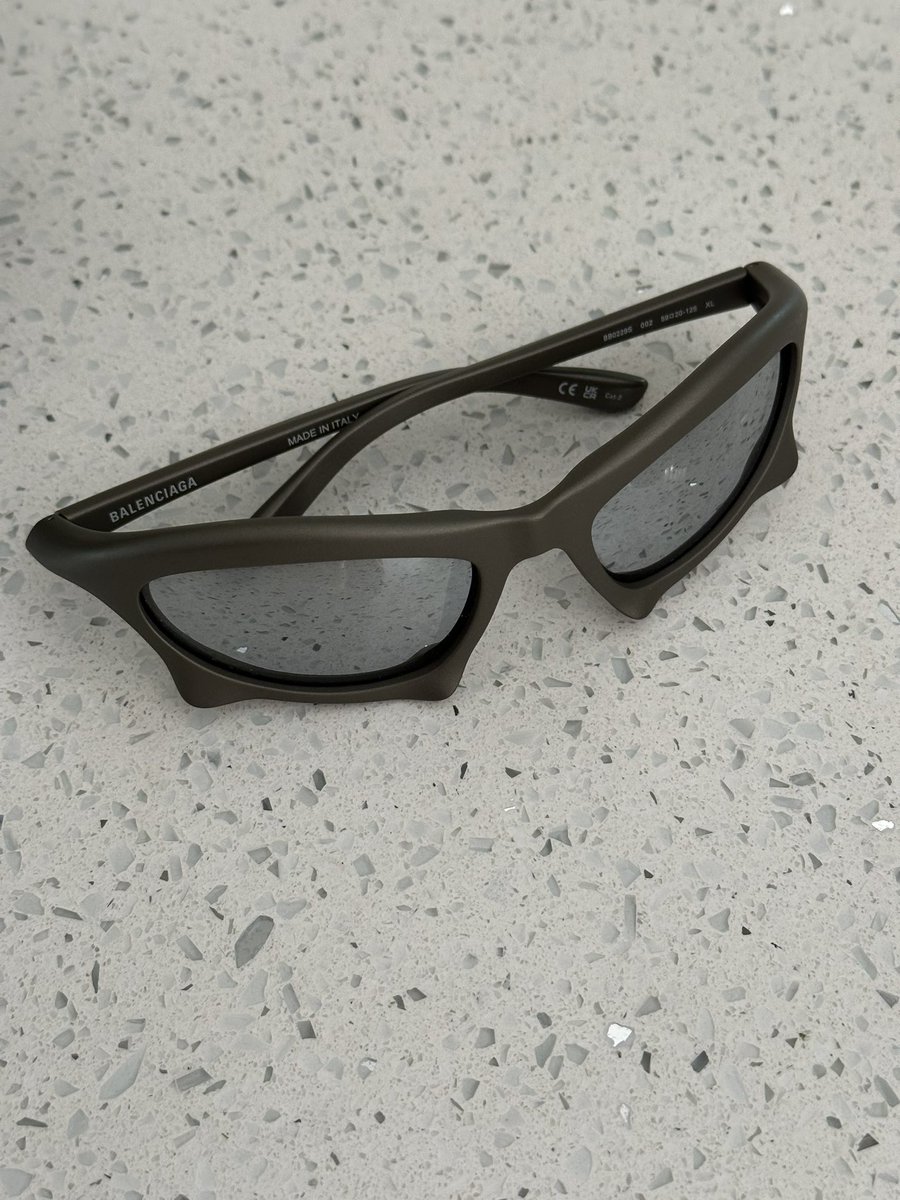 CLNcuration's tweet image. Everyone loves Balenciaga 👽