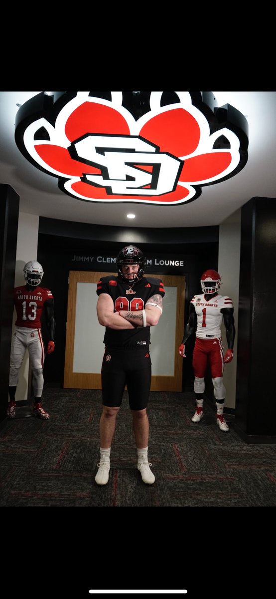 Had an amazing time at South Dakota! <a href="/CoachNelsonUSD/">Nathan Nelson</a> <a href="/1CoachRosie/">Josh Rosenthal</a>