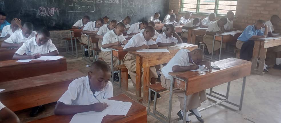 <a href="/GashenyiSector1/">GASHENYI Sector Official Page</a> #Abanyeshuri bakihagera bahereye kuri Wlcm tests mu bigo byo mu murenge wacu wa <a href="/GashenyiSector1/">GASHENYI Sector Official Page</a> <a href="/gahundemaurice/">Maurice Mugabowagahunde</a> <a href="/muka_vestine/">Vestine Mukandayisenga</a>