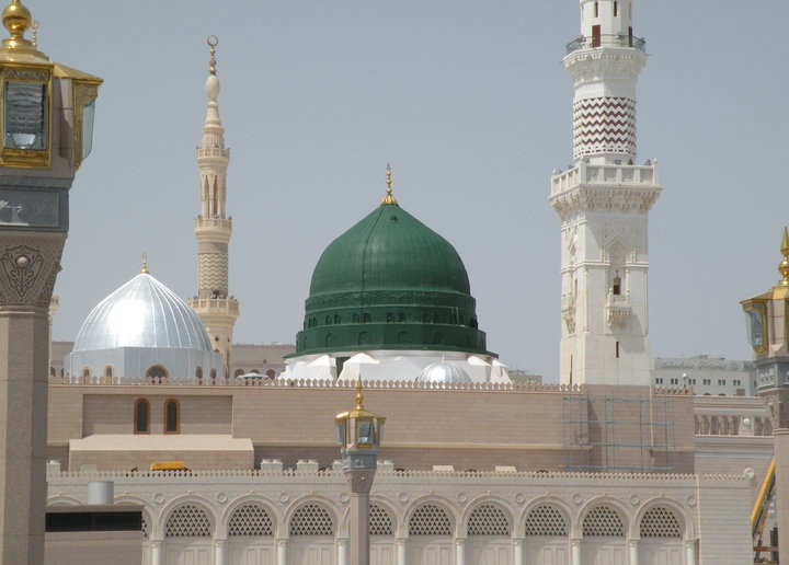 haneefa_noor's tweet photo. May the Blessed gaze of the One who rests under the Green Dome be forever on us.

💚 ﷺ https://t.co/Zofc9NXae0