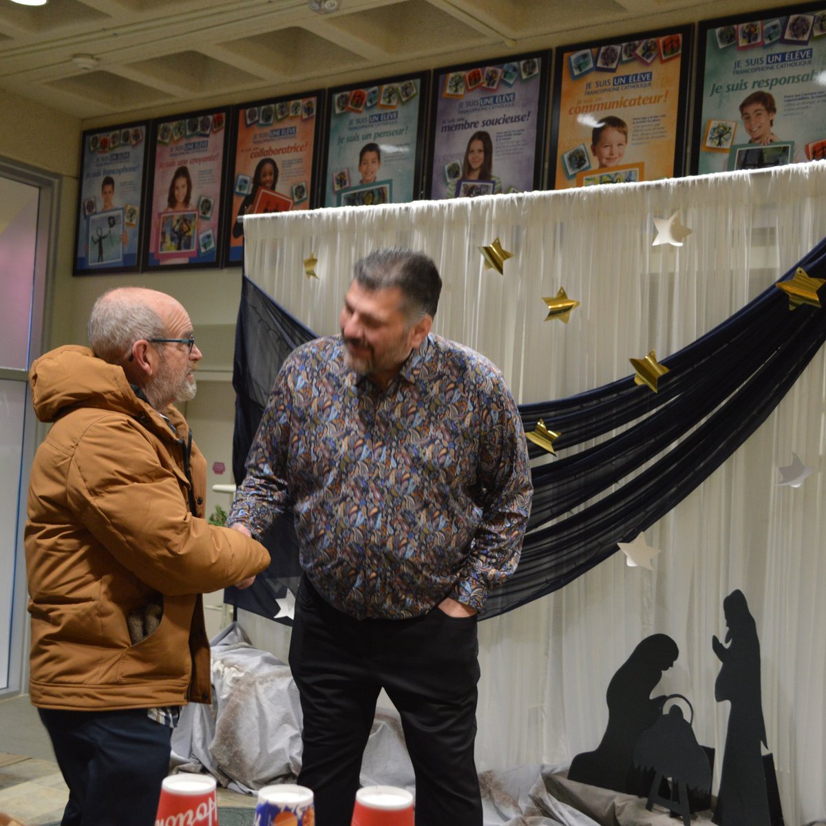 Ce matin, Tom Michaud, nouveau directeur de l’éducation, a offert un accueil chaleureux aux membres du personnel du siège social. En compagnie de Suzanne Salituri (présidente) et Marcel Montpellier (vice-prés.), il a souhaité une bonne année aux membres de l’équipe. #MonAventure