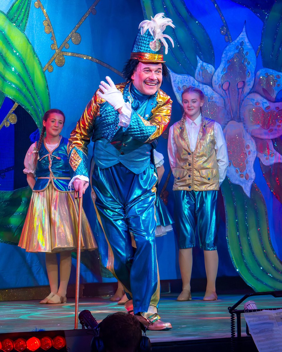 WinkTaylor1's tweet photo. Last night I took my final bow at the @Staff_Gatehouse for @Imagine_Theatre. It is a pleasure to present material for the whole family, so many thanks to @comedypotts and @GaryStevenshome for allowing me. Happy 2025. https://t.co/xLGn45DNbS