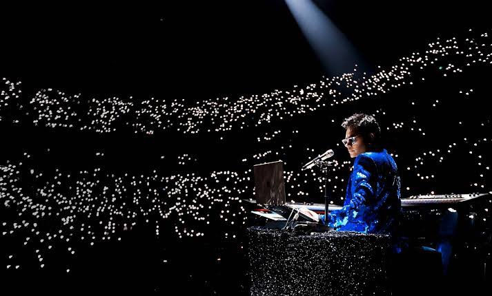 ElwizJ's tweet photo. The one thing I miss about you is your long hair. ☺️However your enchanted aura that covers me remains unchanged. ✨❤️

Happy birthday @arrahman sir. Wish you a good health and prosperity. Infinite love ❤️  Long live music 🎶 https://t.co/dMapecka0U