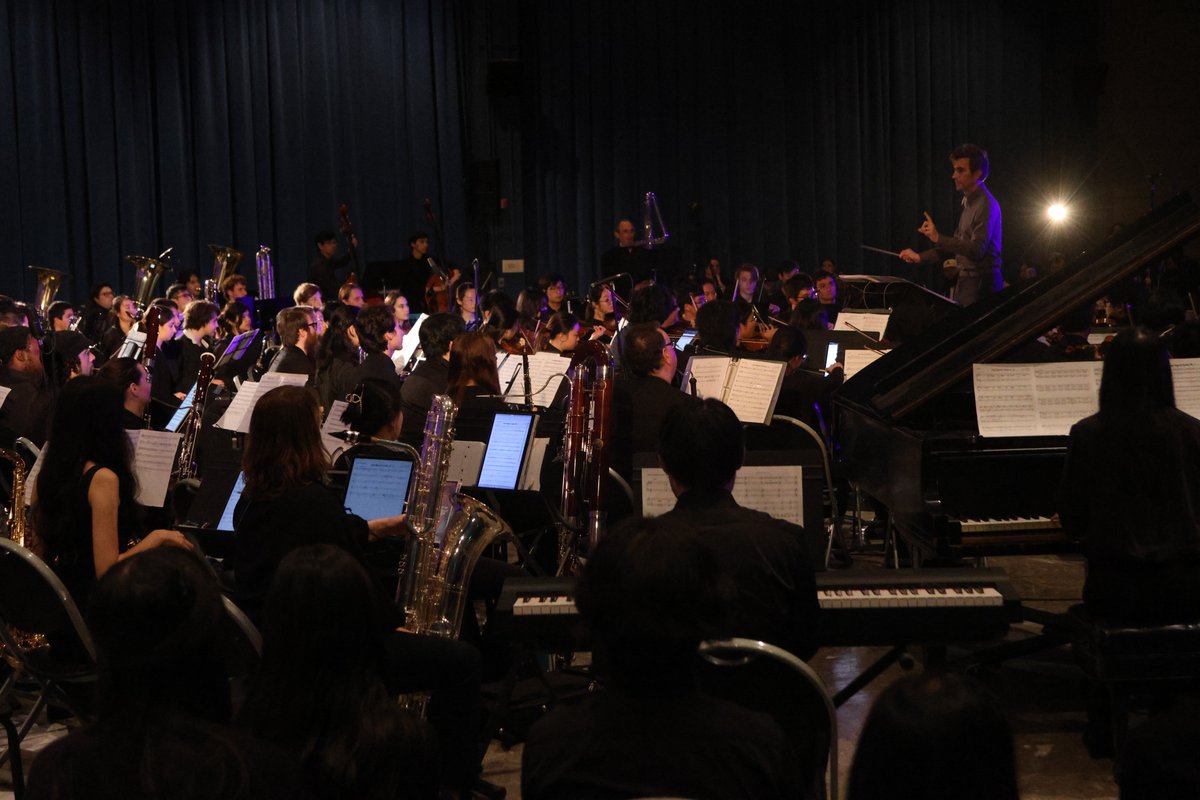 Erik_Desiderio's tweet photo. 2024 was a whirlwind!
One of the highlights of the year was conducting the music I wrote for @LastEpoch with @uclagme. The game launched at #2 on Steam and broke into the top 35 for most players online at once—The soundtrack also released on @Laced_audio. https://t.co/9Q5yyYpNwM