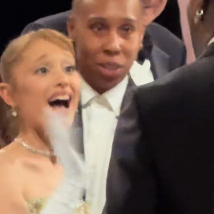 agrandearch's tweet image. Selton Mello gravou Ariana Grande ontem durante o #GoldenGlobes2025. 🥹🇧🇷

— Parabenizamos ao nosso querido ator pelo seu brilhante papal de Rubens Paiva em "Ainda Estou Aqui".