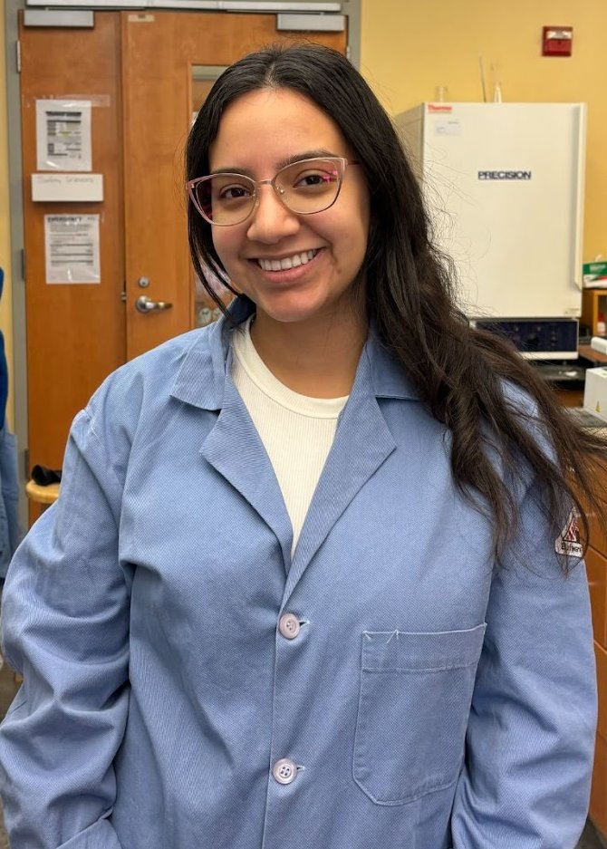 We're excited to welcome two new grad students to the Johnson lab! Rock star first year Sofía did her undergraduate studies at the University of Puerto Rico (Cayey), and she is excited to dig into complex chemical problems and sustainability questions! Welcome, Sofía!
