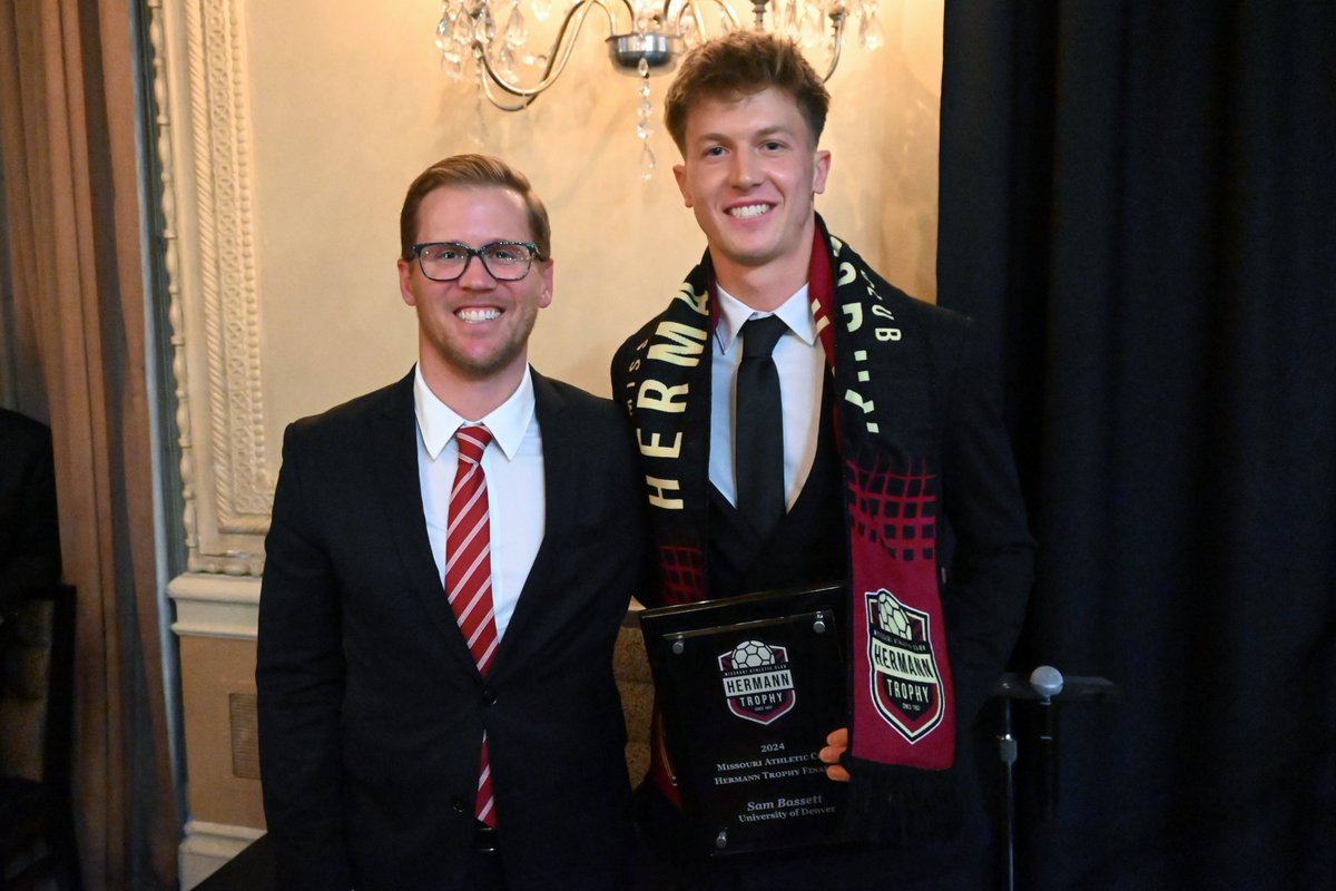 A few snaps from last weekend's MAC <a href="/HermannTrophy/">MAC Hermann Trophy</a> Ceremony.
📷: Missouri Athletic Club
#GoPios