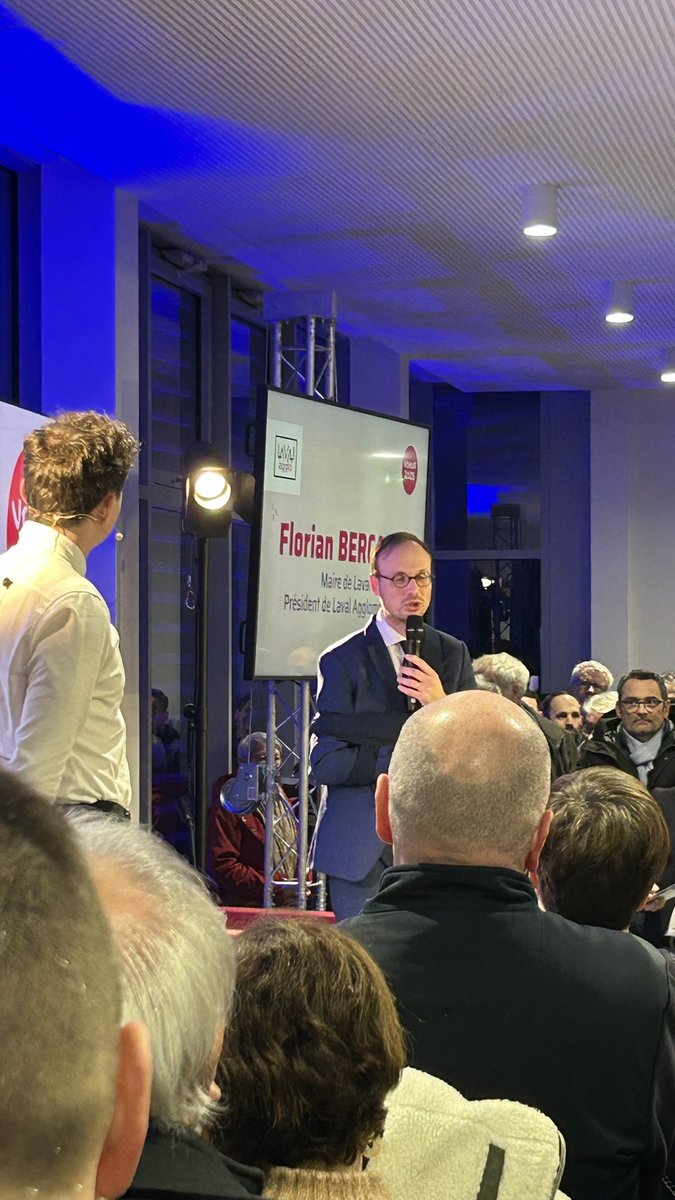 Merci <a href="/FlorianBercault/">Florian Bercault</a> pour cette belle cérémonie des vœux pleine d'espoir et de vision pour le développement de notre territoire. <a href="/LeMansUniv/">Le Mans Université</a> s'inscrit pleinement dans cette dynamique