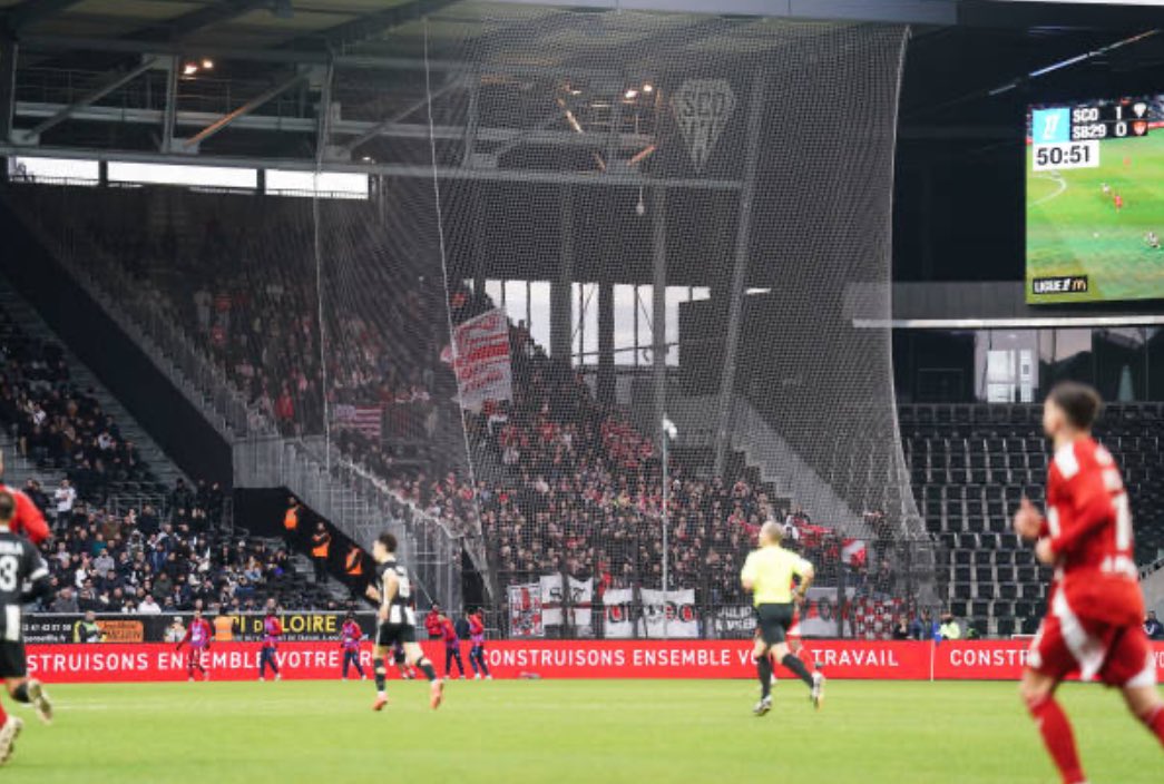 CelticUltras's tweet image. [05/01/2025 - L1 - J16 - ANGERS - BREST] 

Un car CU01 au départ de Brest pour cette première défaite de l’année à Angers. 

Celtic Ultras 2001.