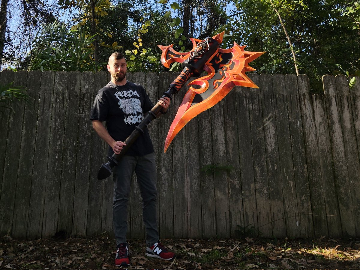 Snacks (@eddie_snacks) on Twitter photo I'll try to make this quick.
At the end of 2023, <a href="/Touchpadwarrior/">Touchpadwarrior</a> asked me to make something...legendary. I HAD to.
Fyr'Alath the Dreamrender. 14lbs of foam, plywood, and almuminum pipe to bring this massive thing to life. 100% the coolest thing I've ever been asked to make. I'll try to make this quick.
At the end of 2023, <a href="/Touchpadwarrior/">Touchpadwarrior</a> asked me to make something...legendary. I HAD to.
Fyr'Alath the Dreamrender. 14lbs of foam, plywood, and almuminum pipe to bring this massive thing to life. 100% the coolest thing I've ever been asked to make.