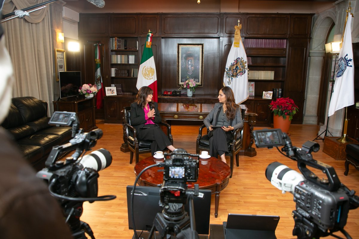 gobgente's tweet photo. En #ConectandoConLaGente, la Gobernadora @LibiaDennise y la directora de @iplaneg  @GracielaAmaro22, compartieron los próximos pasos del #GobiernoDeLaGente. https://t.co/AjoB0YVJvQ