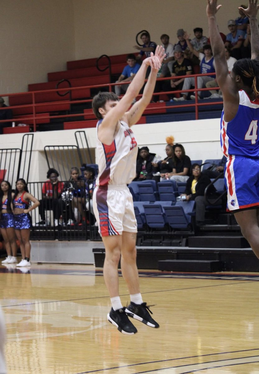 swtncc_menbball's tweet photo. Congratulations to 6’6 F Alex Vandenbergh on your offer from Benedict College!

#SaluqisHoops 📚🏀 #SweatNowSmileLater 🪵🪓 https://t.co/xwAMIfm3Xf