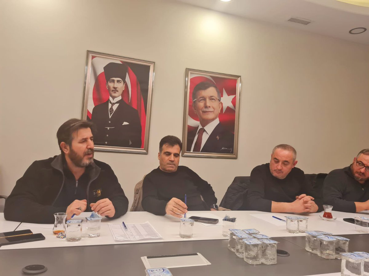 Bugün partimizin  Haftalık Ankara İl yönetim kurulu  toplantısını gerçekleştirdik.Toplantımıza  genel başkanımız Sayın Ahmet Davutoğlu da iştirak etti .toplantının hayırlara vesile olması temenni ederim