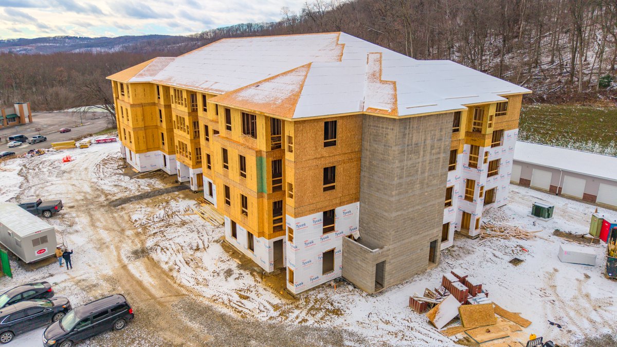 84LumberNews's tweet image. ❄️Snow&apos;s no match for progress. We&apos;re proud to supply materials for this build in Harmony, PA, keeping the project on track. 🏗️

Looking forward to seeing it all come together. #BuildingProgress #PittsburghPA #84Lumber