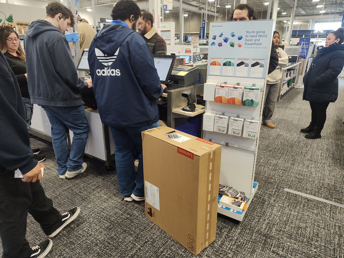 JohnLenovoThink's tweet photo. Had a lot of amazing sales this past week with Lenovo entering into the new year let's have an amazing one with more to come #WeAreLenovo #premiumstars https://t.co/HNNQszuELF