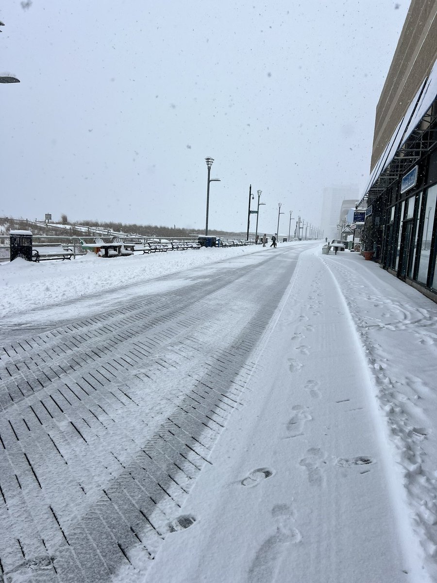 acguy18's tweet photo. Snow on the beach in AC WHAT !!! #snowday #lovewhereyoulive #atlanticcity  #boardwalk https://t.co/uMKkSwLCwG