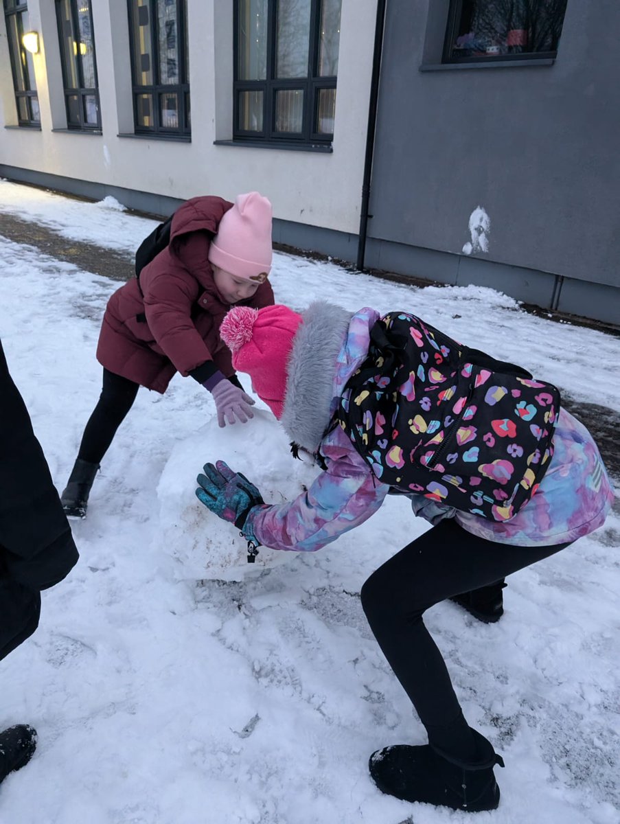 SeafieldHT's tweet image. ☃️ Lovely to welcome our families back on a winter wonderland morning ❄️ Hello snow play! ☃️ Hello playground fun! ❄️ #goodtobeback! ☃️