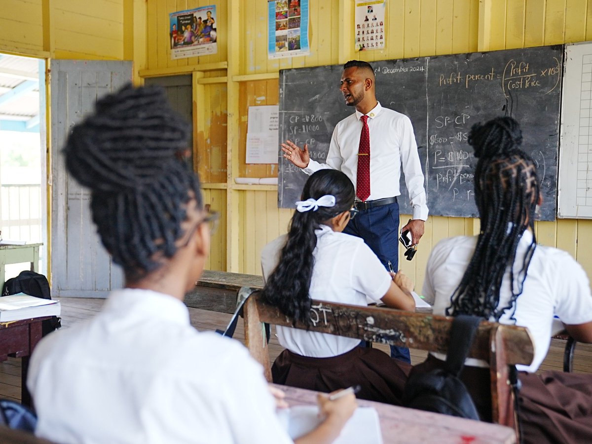EducationGuyana's tweet image. Deputy Chief Education Officer (Technical) Dr. Ritesh Tularam visited the Annandale Secondary School as schools across the country reopen today!
#BackToSchool #TermTwo #EasterTerm