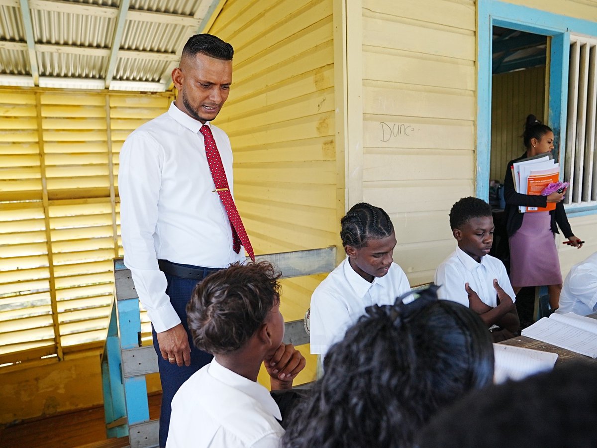 EducationGuyana's tweet image. Deputy Chief Education Officer (Technical) Dr. Ritesh Tularam visited the Annandale Secondary School as schools across the country reopen today!
#BackToSchool #TermTwo #EasterTerm