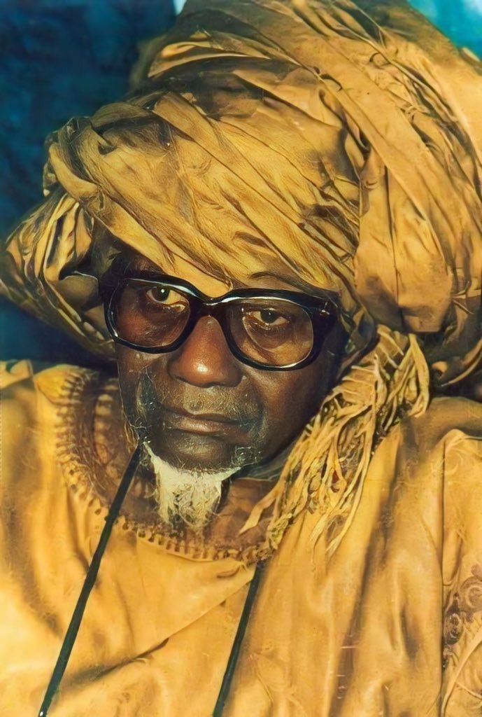 "Ginnaaw loolu nag, yéen bokki taalibe yi ma nuyu leen, waxtaan ak yéen, waxtaan woo xam ne, damaa bëgg nu teewlu ko bu baax a baax, ma wax ko waxiin wu leer, ba bu ma fi bàyyikoo, kenn du ne lii la jublu woon a wax, mbaa lii la fasoon a wax lee...

1/3