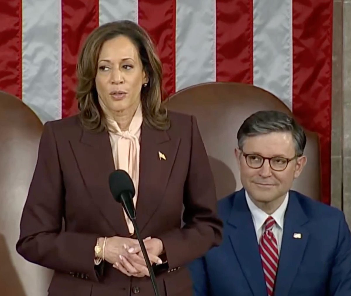 libsoftiktok's tweet photo. Kamala just made history as the first woman to certify her own Presidential election loss. https://t.co/yACJhseHyC