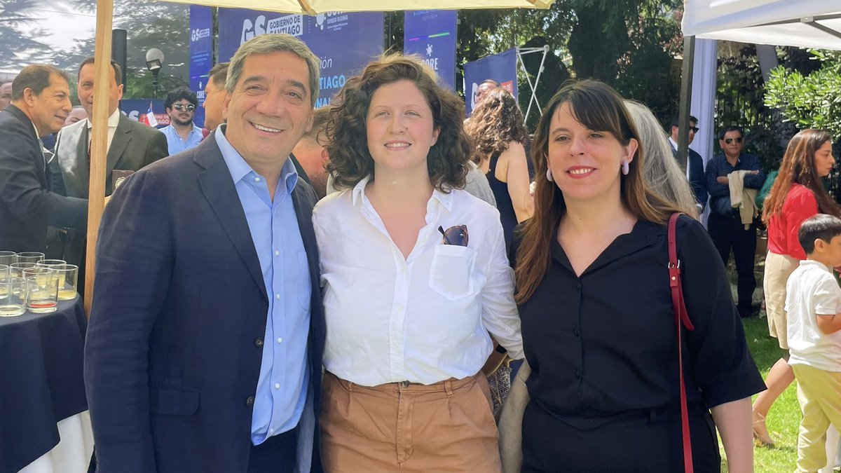 Por una mejor región Metropolitana! Mucho éxito en este nuevo ciclo de gestión al gobernador <a href="/Orrego/">Claudio Orrego L.</a> y nuestros queridos cores FA electos <a href="/ximenaperaltafi/">Ximena Peralta Fierro</a>,  Leslie Venegas y Nicolás Jara. 

La región requiere de una visión de gestión equitativa, con acciones concretas para