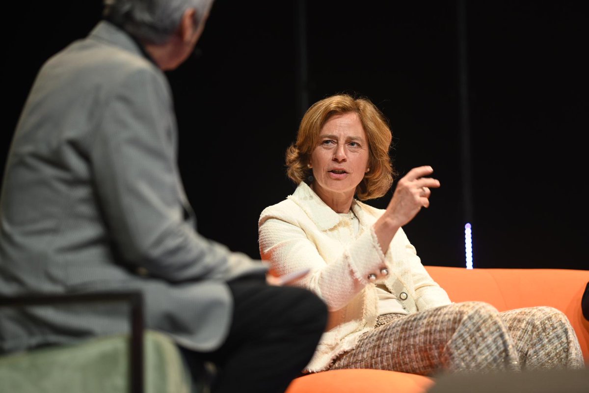 "Mijn grootste zorg is dat Europa enorm achterloopt op gebied van digitalisering. Wist u dat amper 4 op de 50 grootste techbedrijven in de wereld zijn afkomstig uit Europa? Dat moet anders en dat kan starten in 2025" 
Dominique Leroy op de Voka nieuwjaarsreceptie 
#Voka2025