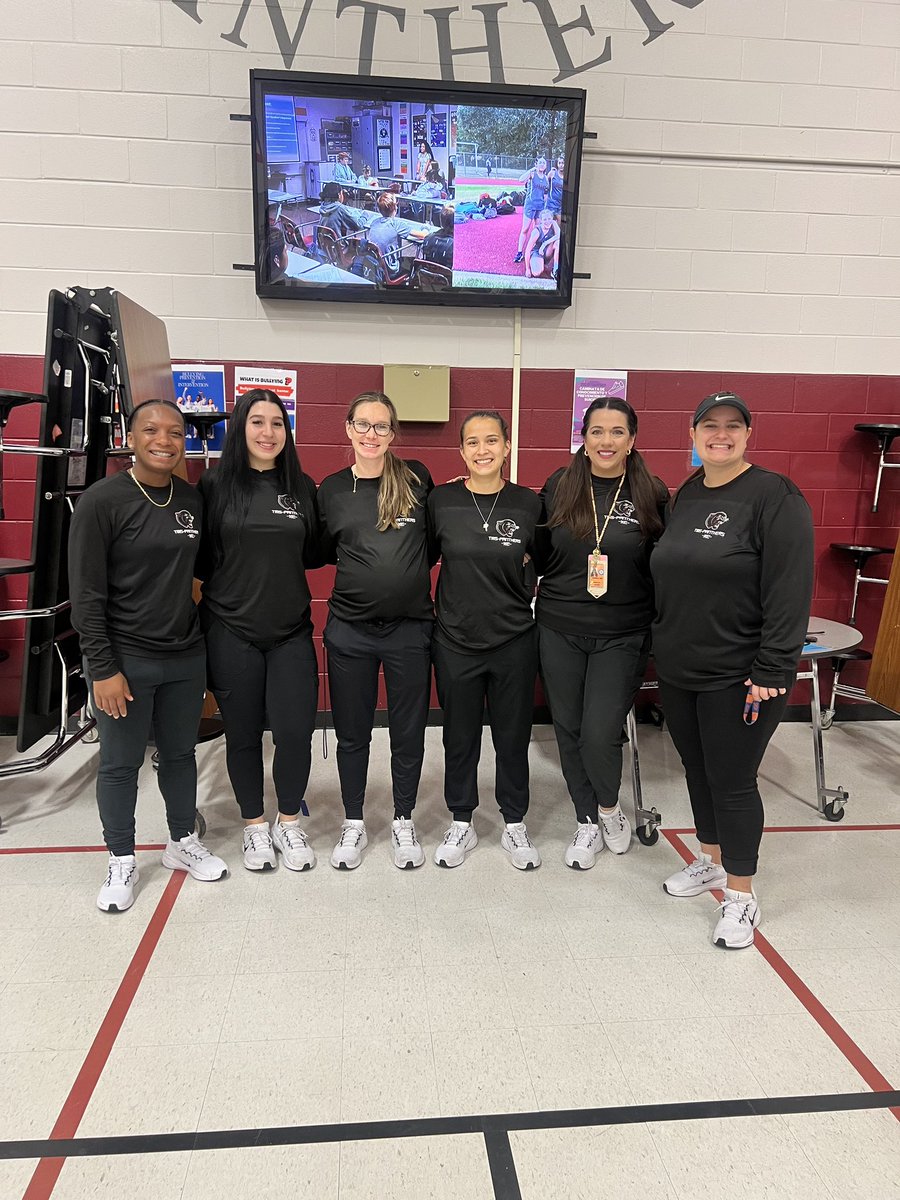 Ready to get back to work with these coaches 😊🏀🏃🏻‍♀️🥇🥈🥉⚽️🥅📣