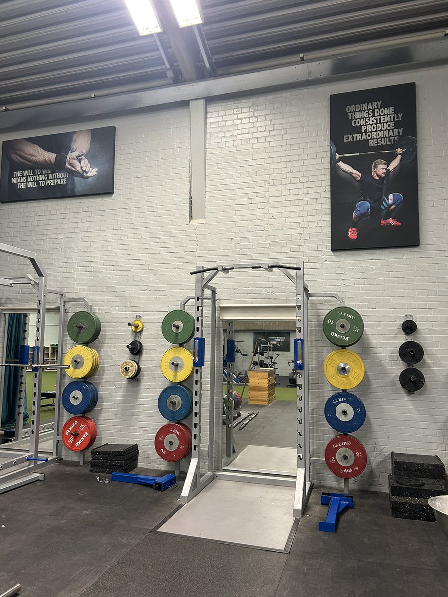 CiDeely's tweet photo. Very enjoyable weekend at a cold & wintery St Mary’s University Twickenham in London at the @UKSCA Weightlifting for Sports Performance Workshop. A great tutor in Bridgitte Swales, and lovely to meet woth fellow S&C practitioners working in the field across different countries and sports ⚽️ 

Would highly recommend this workshop for practitioners! Now time for me to go away and work on my Clean & Jerk and the Snatch! 🏋️‍♂️
