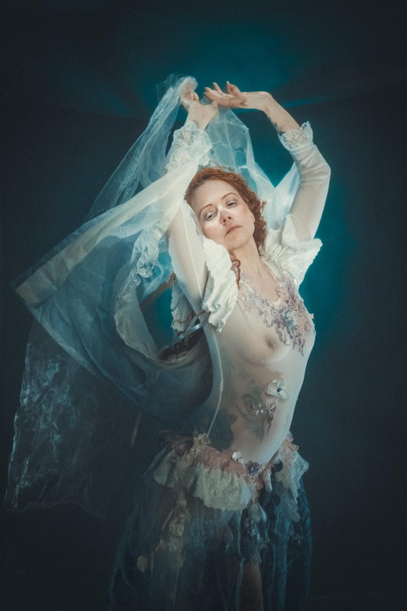 Gotzmann1978's tweet photo. Shooting in einem etwas anderen Style … danke Lilium_noctum 

#gotzisphotography
#photography
#model
#switzerland
#beauty https://t.co/kcSn7V8IsU