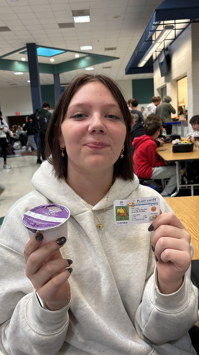 itzmeolive15's tweet photo. Grace is eating her well-balanced school to ensure she doesn’t die from
malnutrition!! #apespop @franklinlorax https://t.co/rzgkt2nwNt