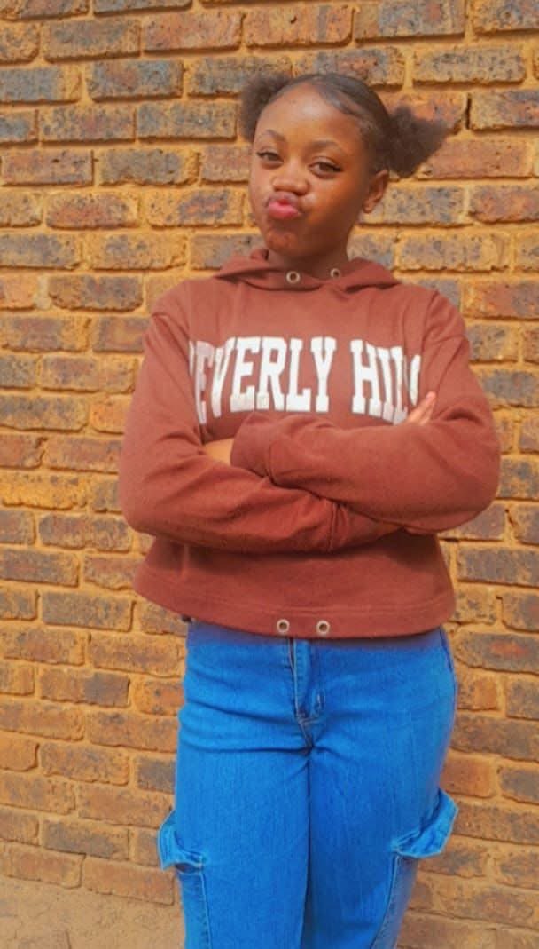 *Kidnapped Daveyton*

Amonra Maluleka 
13yrs
Female 

Last seen wearing Purple trousers in Daveyton.

She was taken by an unknown vehicle. Family making their way to the Daveyton station.

*If seen or have any information about her whereabouts kindly contact Gorilla Unit on +27