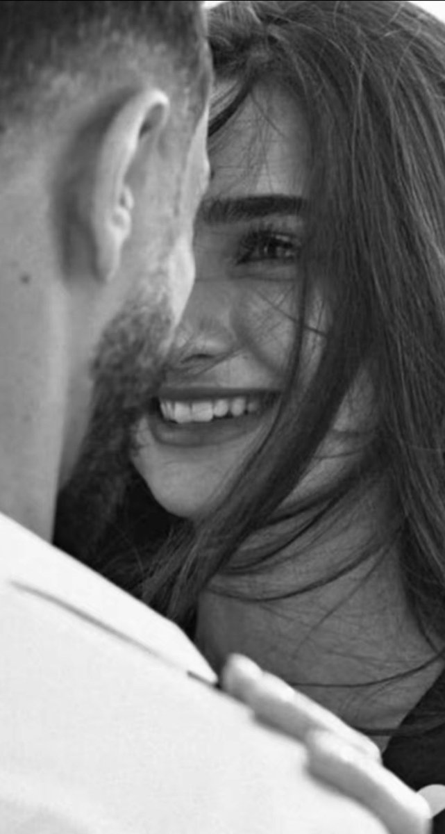 انتي إبتسامتك لامرت على عيوني
إعجوبتن ماهي بحي الله اعوجبه

واجد قبل اعرفك بالعمر مروني
كانو خطاياي وانتي كنتي التوبة..🫀