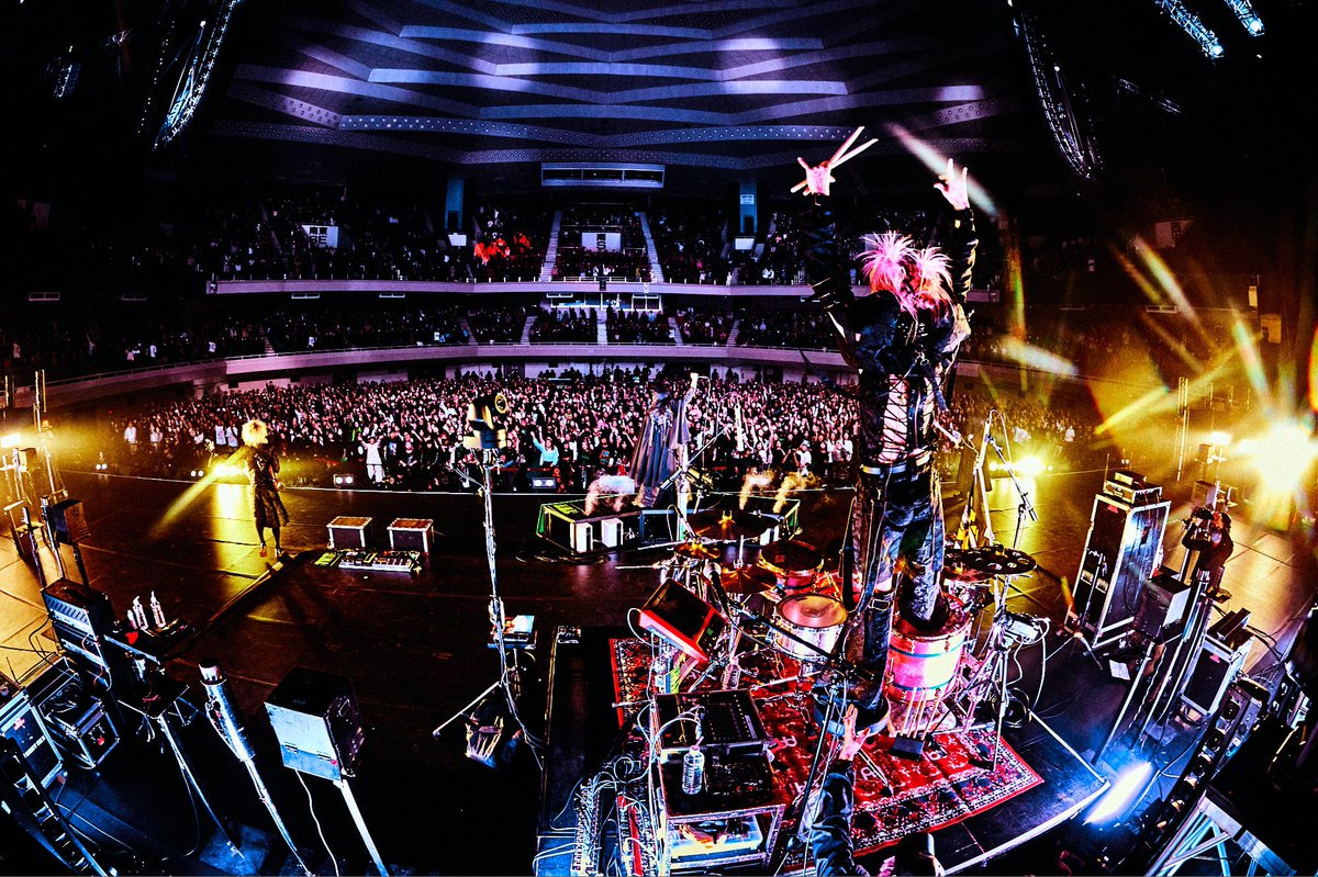 Kizu_kyonosuke's tweet photo. 夢だったのかな
と今思ってる

夢じゃないね

けど夢のようだったね

いやー本当にここは特別な場所だね

この日を迎えられた事、本当に本当に嬉しかったです

良い子にしててよかった

そしてなによりみんながこの日を楽しみにしてくれたことが嬉しかったです

俺らと同じようにワクワクしてドキドキして今日に向けて何か準備したり、いつも以上に健康に気を使ったりして今日という日を一緒に迎えてくれて

何より一緒に涙を流してくれてありがとう

みんなが立たせてくれた日本武道館だよ

二回目は俺らが連れて行くからね❣️

何度も何度も拙い言葉にはなるけど
本当にありがとう

ファンでいてくれるあなたが大好きです❣️

こっからもっーと頑張るぞー！