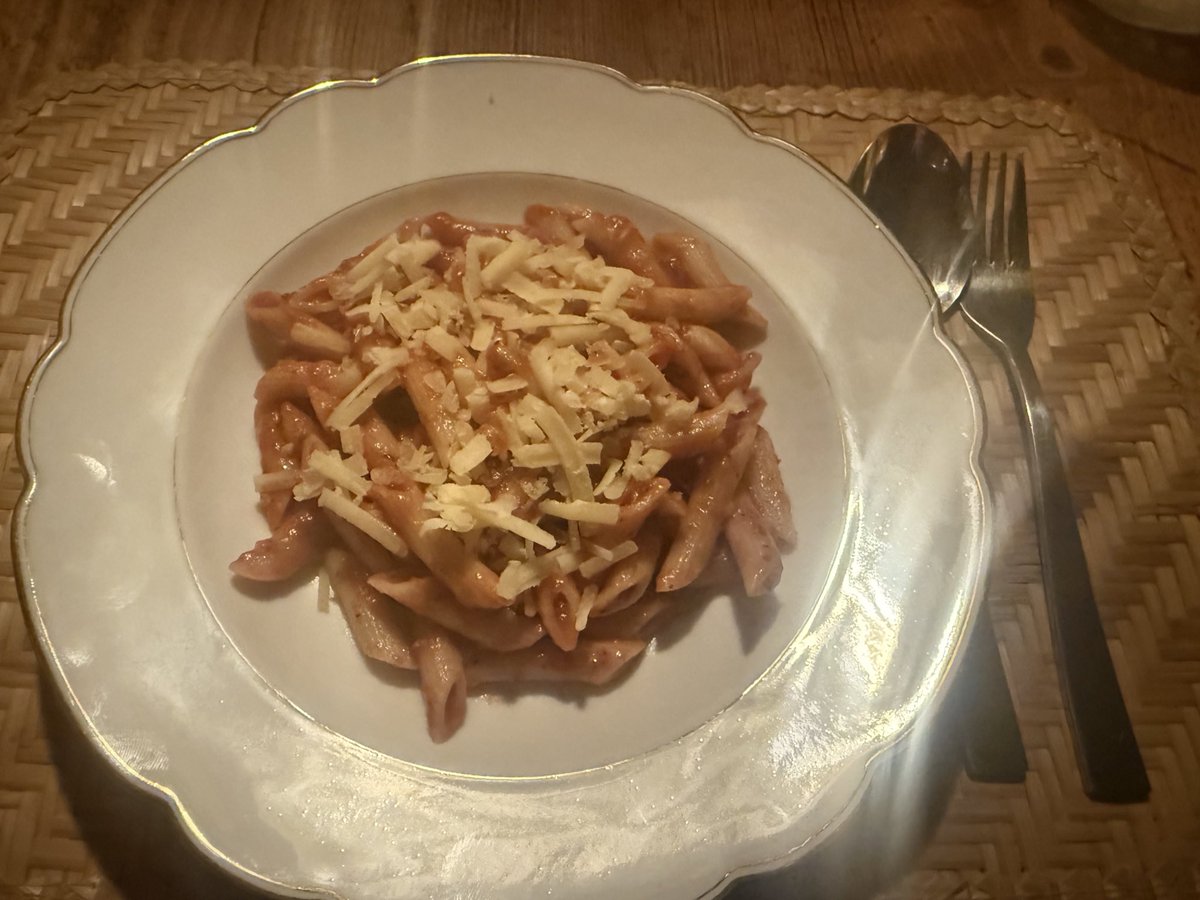 Plueschtigerrr's tweet photo. 5 Sterne Essen fertig 💓 https://t.co/SYoP82z9ia