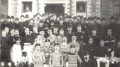 O 1º CLUBE DE FUTEBOL A EXISTIR NO MUNDO⚽ 
 
Achas que conheces a origem do futebol? E se eu te dissesse que existe um clube pioneiro, fundado em 1857, que deu início ao desporto mais amado do planeta? Muito antes dos Campeonatos e Estádios Lotados!

Conhece toda a Verdade 📼