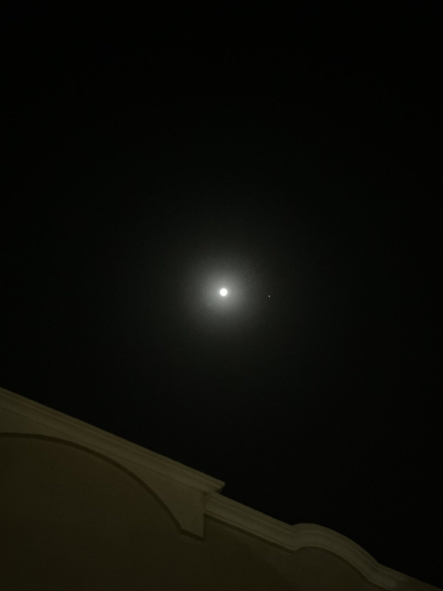 .
ورحل قمري
 الى جوار ربه 
ياقمري ..
في ودائع الله ورحمته 
اللهم اغفر له وارحمه واسكنه الفردوس الأعلى مع والديه ..
إنا لله وإنا إليه راجعون