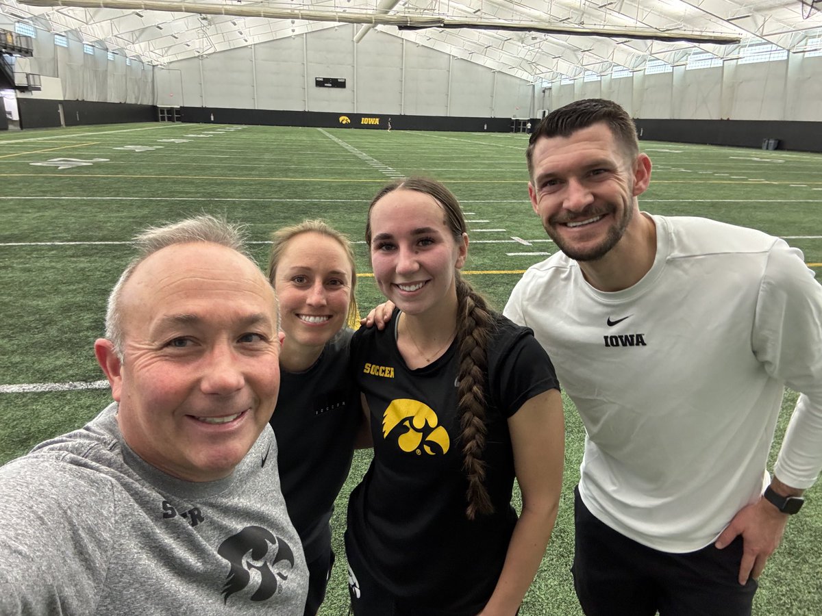Look who’s back in town! Getting in some extra training before she heads to Denmark 🇩🇰 for her trial and camp. Professional career has begun! So proud of ⁦<a href="/RieleeFetty/">Rielee Fetty</a>⁩ and all the growth she’s made as a ⁦<a href="/HawkeyeSoccer/">Hawkeye Soccer</a>⁩ player. ⁦