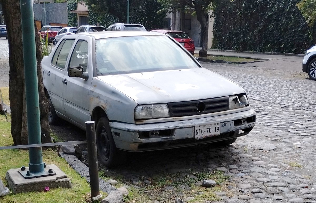 CTlacopac's tweet photo. Agradeciendo- "segundo aviso" @UCS_CDMX, @LaSEMOVI, @OVIALCDMX, se muestra fotos donde se aprecia deterioro, maleza, suciedad, llantas desinfladas e interior podrido - Checar información en cada imagen.
VW Jetta, gris claro, NTG7019 EdoMX https://t.co/1kzQ0YsCIH