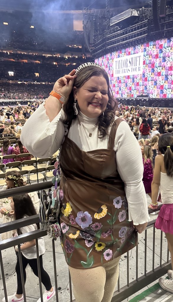 nola_swiftie's tweet photo. Just a girly who’d travel anywhere to hug Taylor 🫶🏻 @taylornation13 https://t.co/dt2K1rXNE9