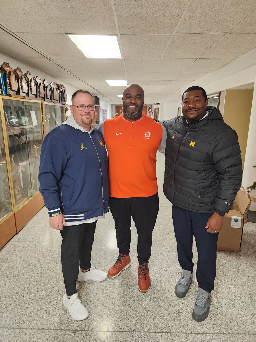 Great time talking ball today. Thanks for visiting Rice.
<a href="/19Bellamy/">Ron Bellamy</a> <a href="/Coach_Casula/">Steve Casula</a> 
<a href="/BroRiceWarriors/">Brother Rice HS</a>
#WIT
#TLT