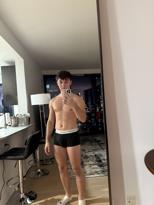 Any men out there still find an all natural man body attractive? https://t.co/uvlYajwYTo https://t.c