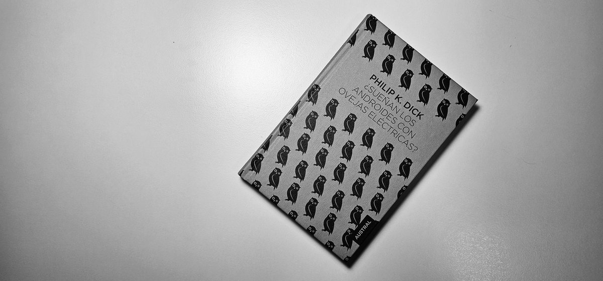 ¿Sueñan los androides con ovejas eléctricas?

Philip K. Dick

#Bladerunner #bnw #retro #byn 
#blackandwhitephotography 
#blackandwhite #Monochrome