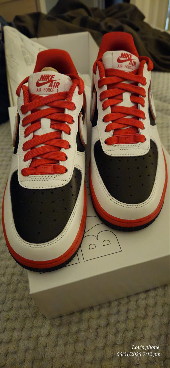 LoobyBlade's tweet image. My new #NikeAF1 #Nikebyyou #customtrainers @SheffieldUnited ⚔️ love my new trainers