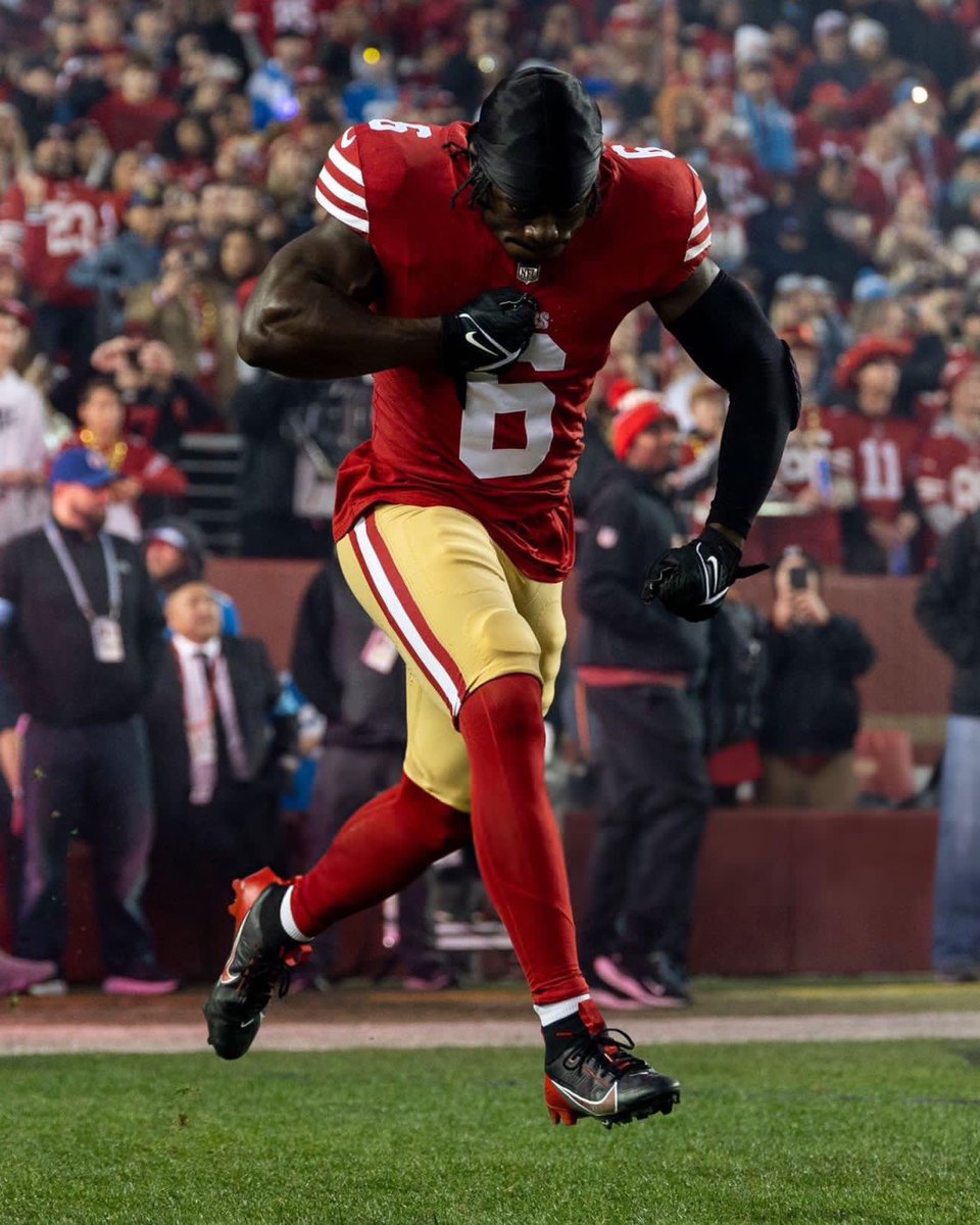 #49ers S Malik Mustapha was awarded Thomas Herron award, given to the best rookie of the season by the team 🙌🏼