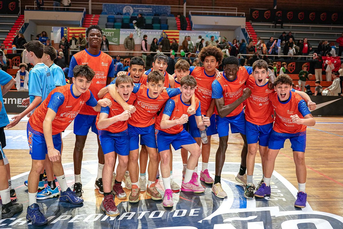 fbcv_es's tweet photo. #KDTINF2025 | Las dos selecciones Infantiles jugarán la gran final del Campeonato de España de Selecciones Autonómicas ➡️ https://t.co/98aeHmyH7W

Las dos selecciones Cadete competirán por el 5º puesto https://t.co/8EkhfPyJL7