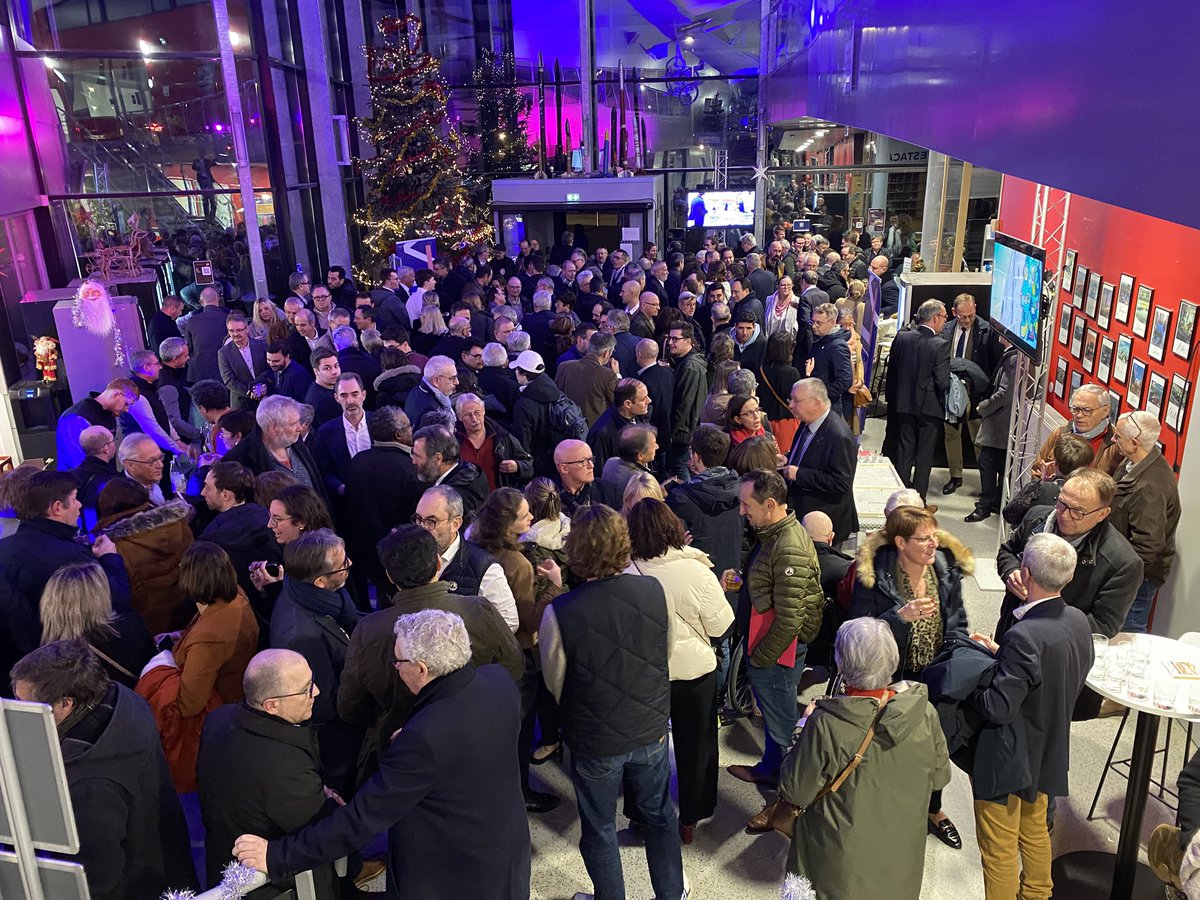 Florian Bercault (@florianbercault) on Twitter photo Merci 🙏 aux 400 acteurs institutionnels, économiques et élus qui ont répondu présents ce soir à l’invitation de <a href="/LavalAgglo/">LavalAgglo</a> pour cette traditionnelle soirée des vœux. ✨
Le leitmotiv de cette soirée : « Être et faire ensemble ». Merci 🙏 aux 400 acteurs institutionnels, économiques et élus qui ont répondu présents ce soir à l’invitation de <a href="/LavalAgglo/">LavalAgglo</a> pour cette traditionnelle soirée des vœux. ✨
Le leitmotiv de cette soirée : « Être et faire ensemble ».